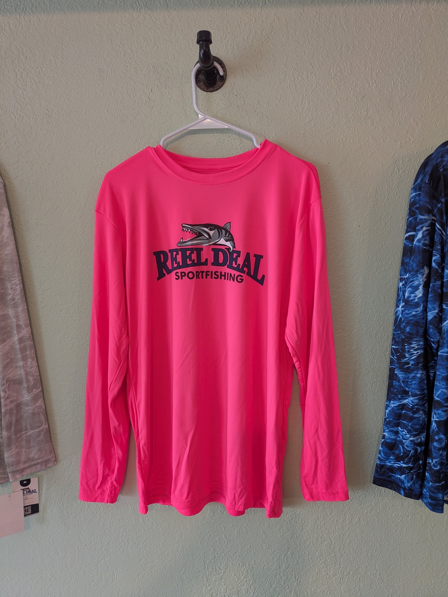 Reel Deal Crew Neck Dryfit Hot Pink